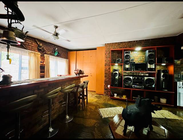 4 BEDROOM HOUSE FOR SALE IN MEER EN SEE